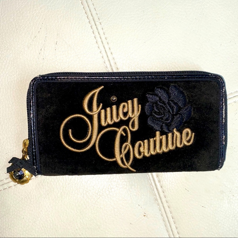 Juicy Couture Zip Around Wallet Black and Gold Vintage Leather Crowns Keychain